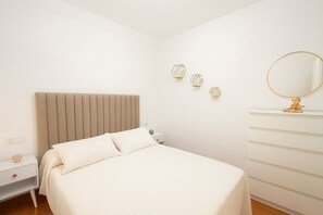 2 chambres, fer et planche à repasser, Wi-Fi, draps fournis