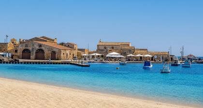 Room 103 at 'Le Saline Rooms Marzamemi' – Wi-Fi and Air Conditioning