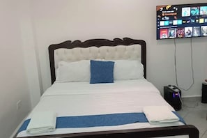 Fer et planche Ă repasser, Wi-Fi, literie fournie