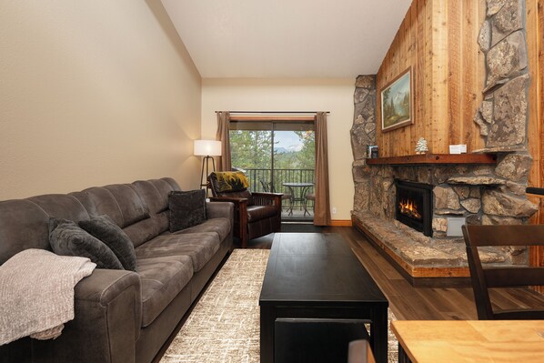TV, fireplace