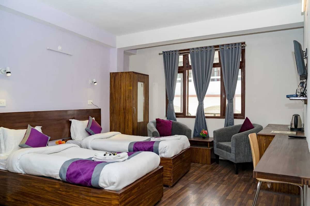 Quarto casal superior, vista para a montanha | Wi-Fi de cortesia