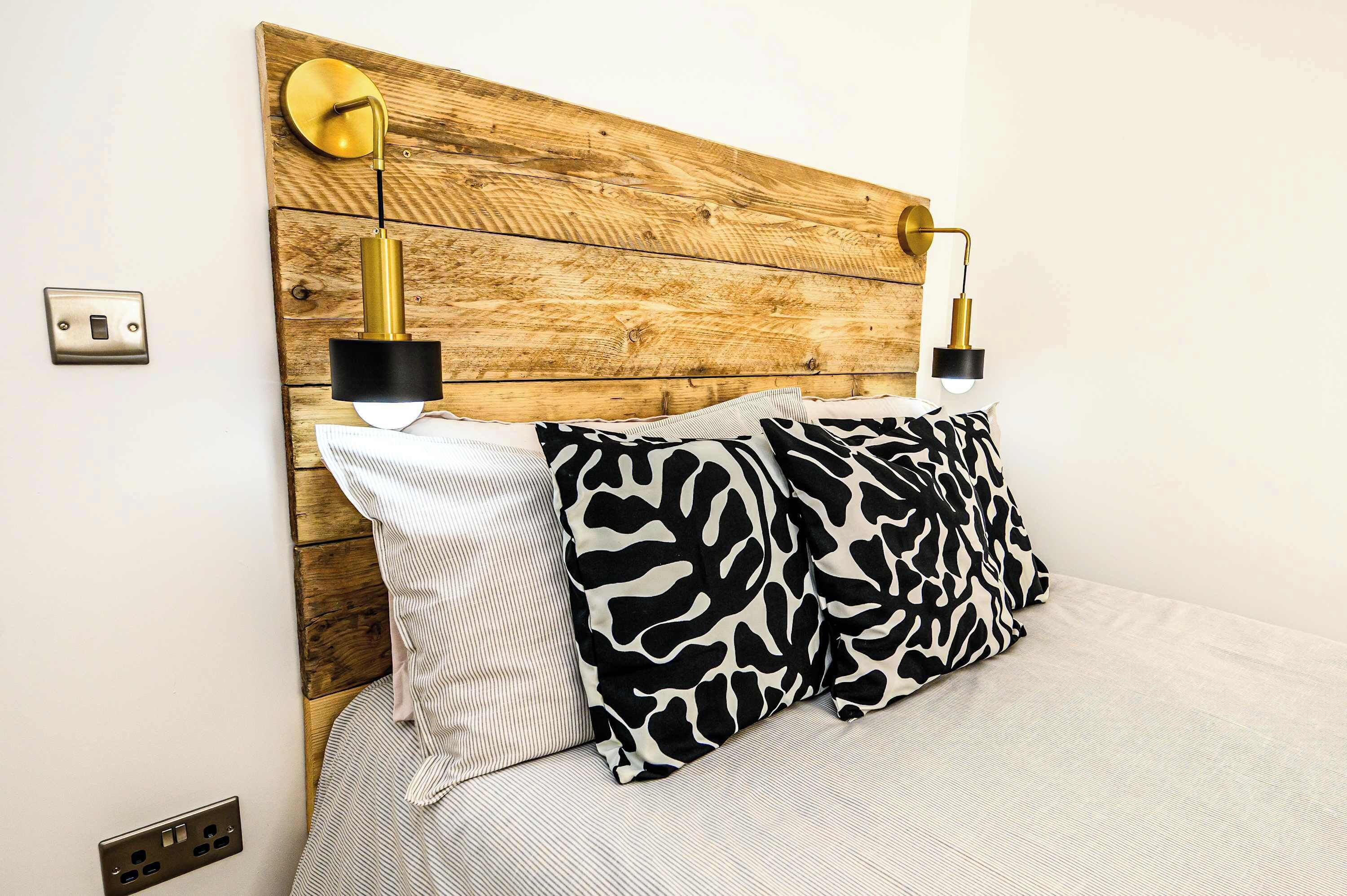 1 bedroom, desk, iron/ironing board, WiFi