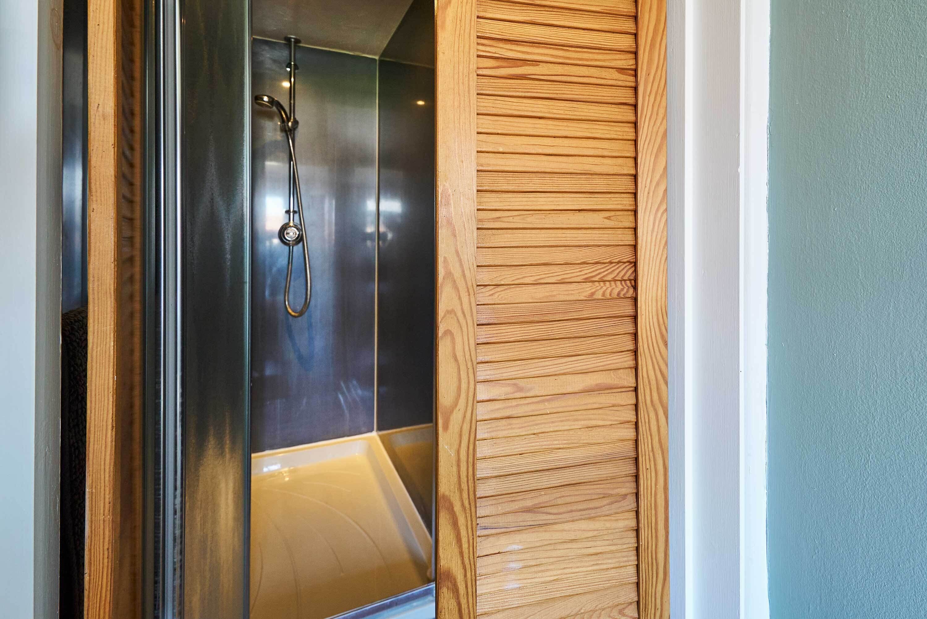 Shower, hair dryer, towels, shampoo
