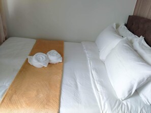 1 habitación, tabla de planchar con plancha, wifi gratis y ropa de cama
