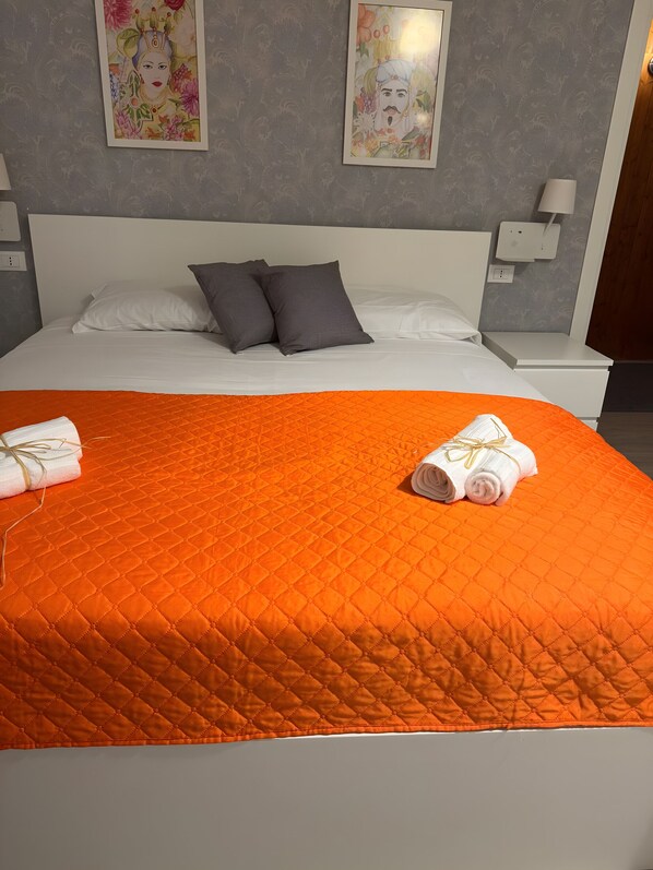 WiFi, bed sheets
