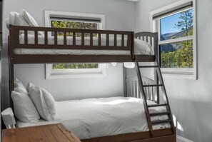 3 bedrooms, iron/ironing board, travel crib, WiFi