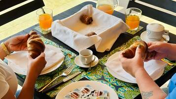 Petit déjeuner servi en supplément