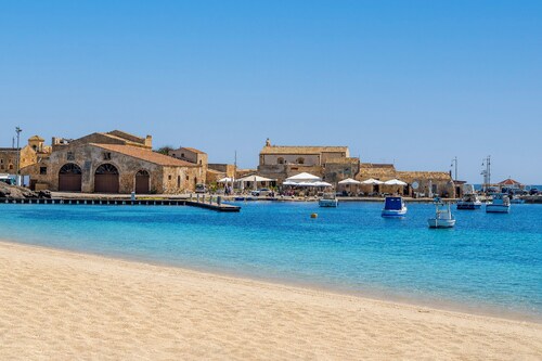 Room 204 'Le Saline Rooms Marzamemi' with Wi-Fi and Air Conditioning