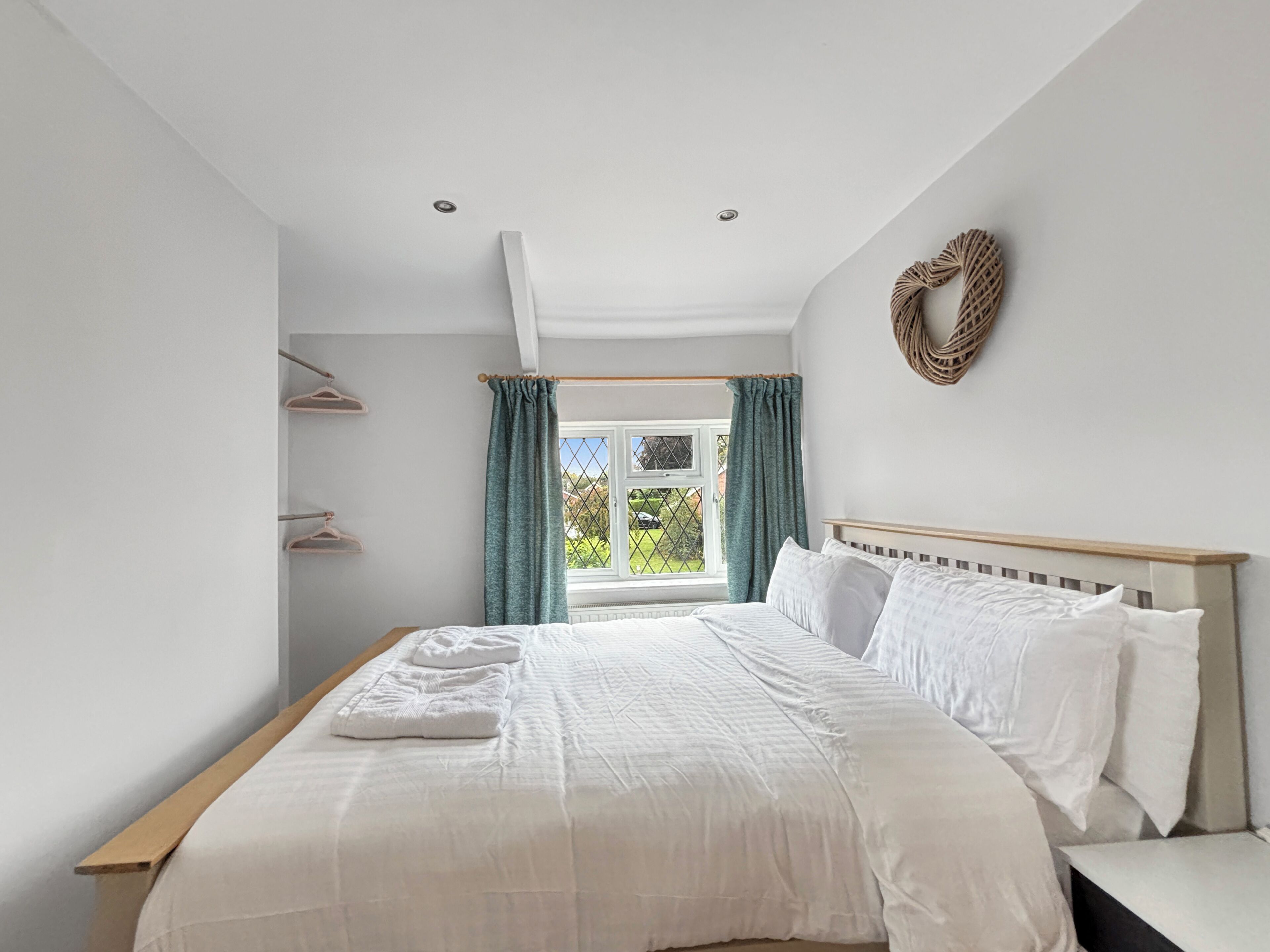 3 bedrooms, iron/ironing board, free WiFi, bed sheets