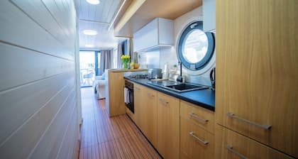 Luxus trifft Natur: Hausboot Ariella Woma D13