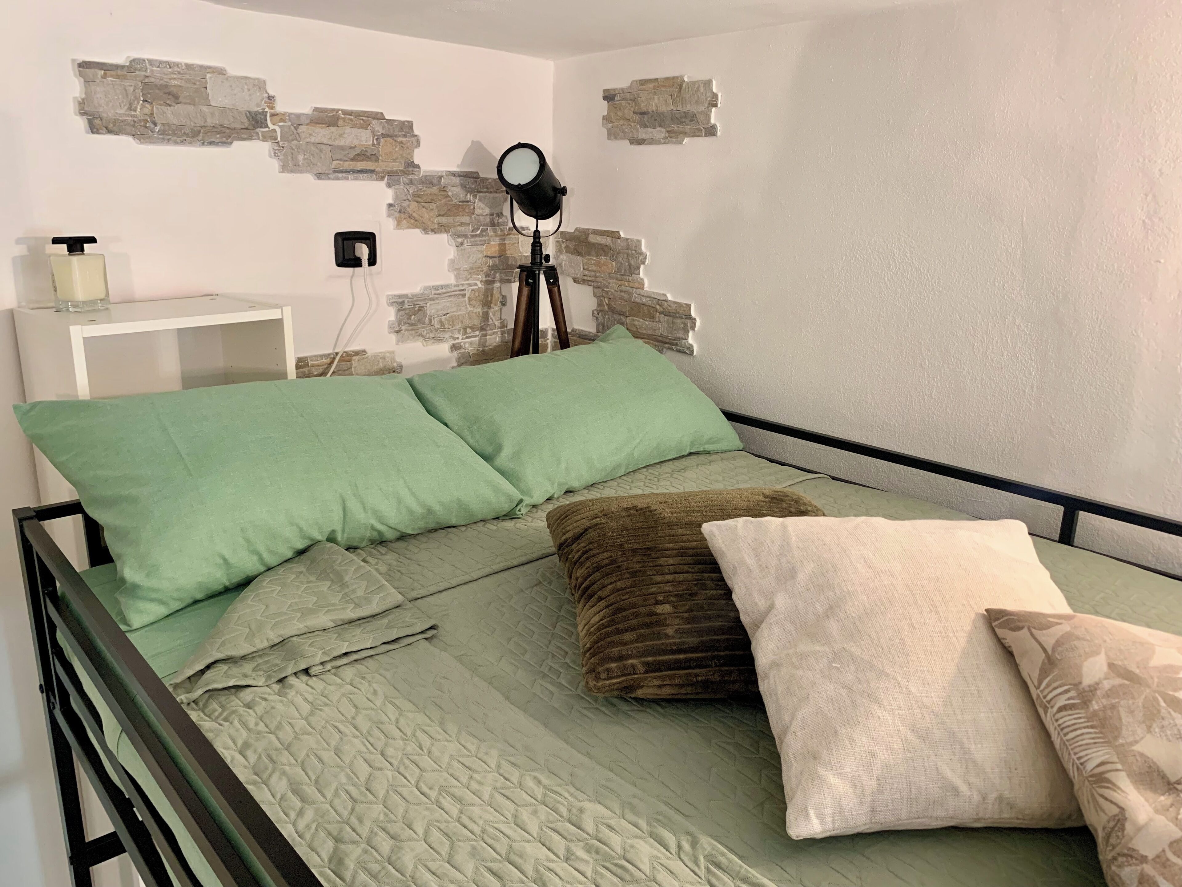 1 camera, Wi-Fi gratuito, lenzuola