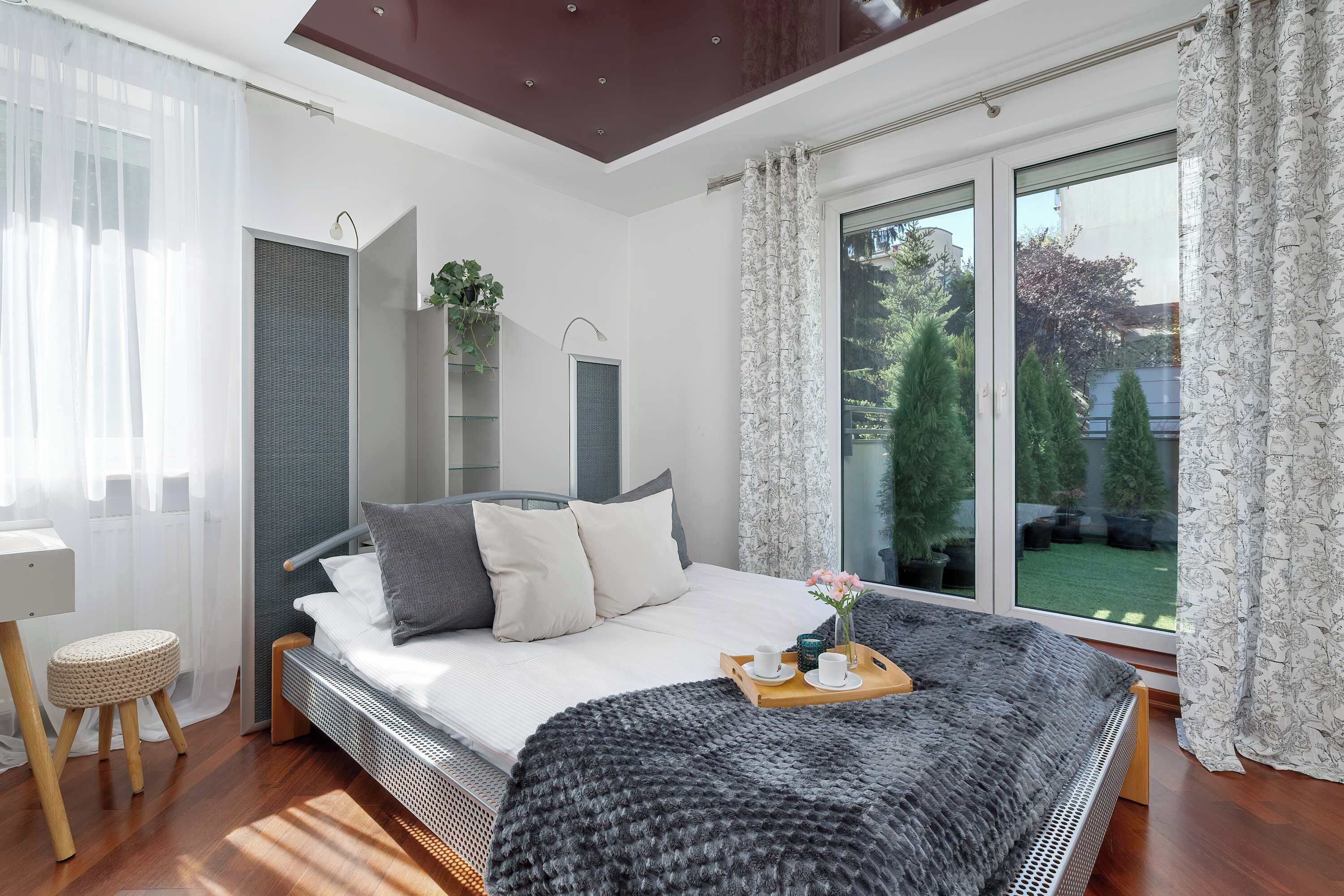 2 Schlafzimmer, Schreibtisch, Bügeleisen/Bügelbrett, Reisekinderbett