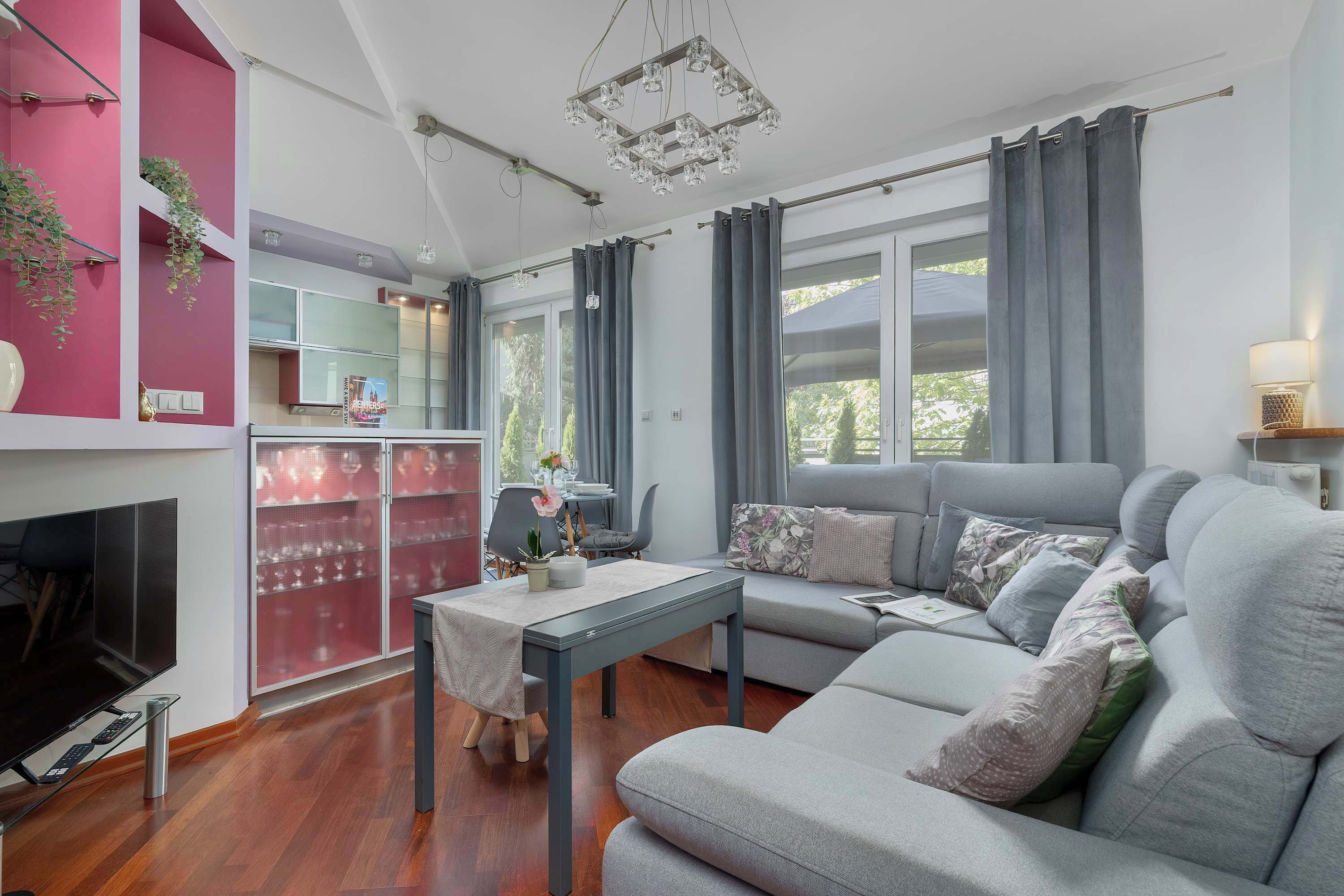 Televisión y oficina 