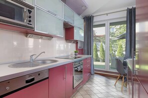 Fridge, microwave, oven, stovetop