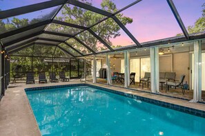 Outdoor pool, a heated pool - Highland Cove Hideaway (Sarasota)