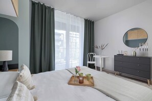 2 bedrooms, desk, iron/ironing board, WiFi
