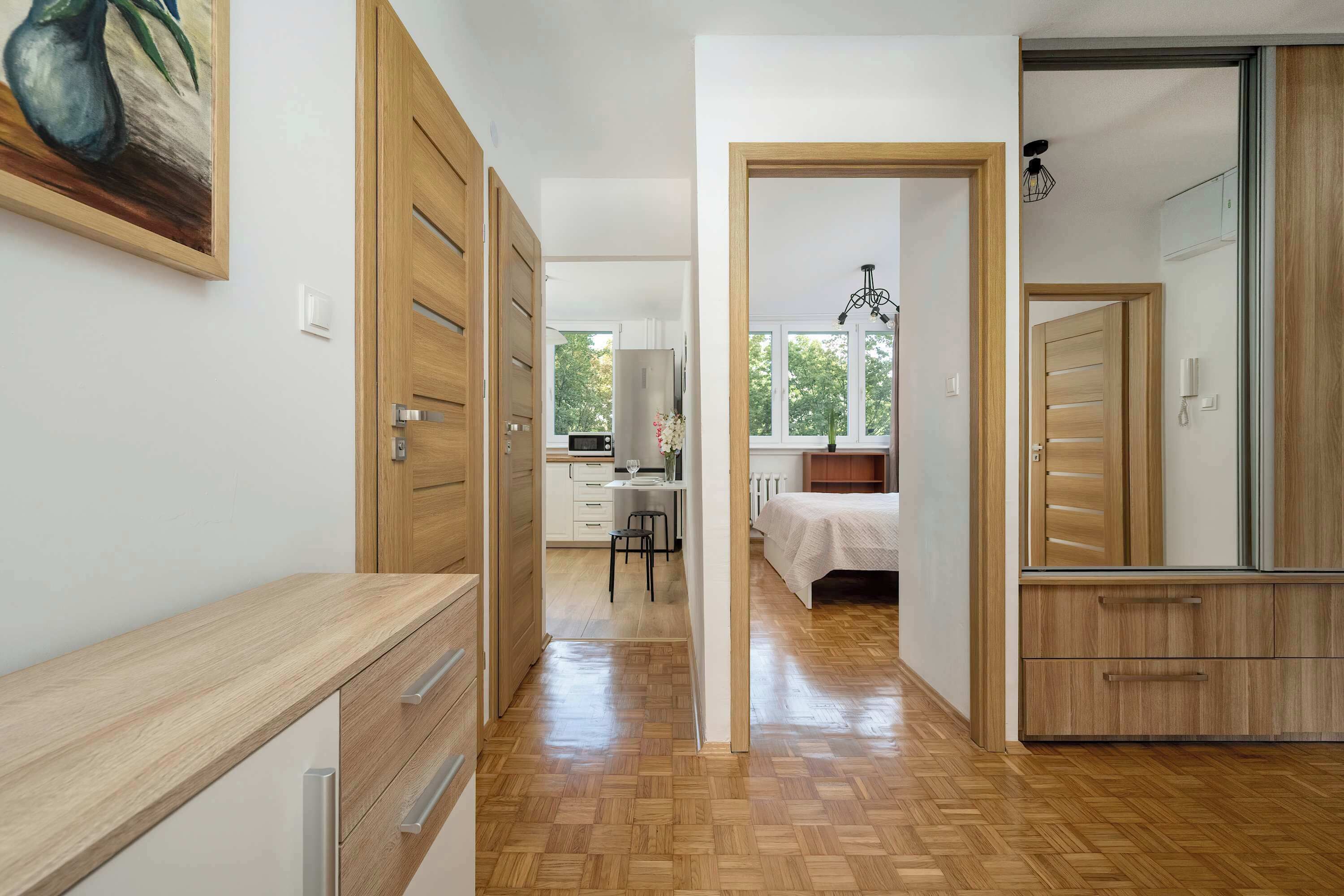 2 bedrooms, desk, iron/ironing board, travel cot