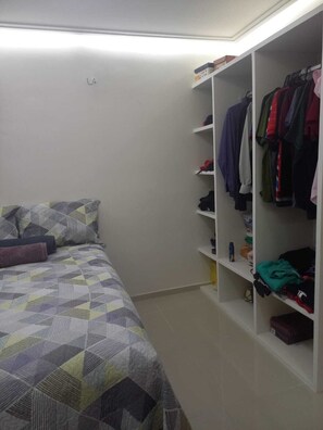 2 bedrooms, iron/ironing board, Internet, bed sheets