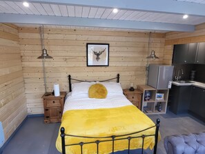 1 Schlafzimmer, individuell dekoriert, individuell eingerichtet