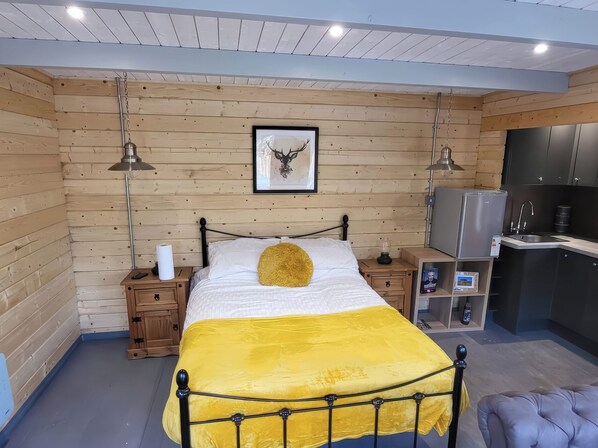 1 habitación, decoración personalizada y muebles diferentes