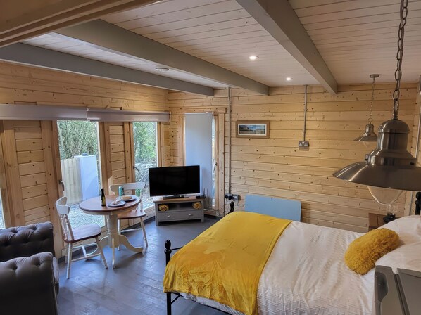 1 室のベッドルーム、客室ごとに異なる装飾、客室ごとに異なるインテリア、WiFi (無料)