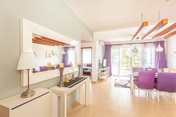 Apartment, 2 Schlafzimmer, Raucher, Balkon | Wohnzimmer