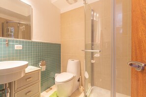 Appartement, 2 slaapkamers, roken, balkon | Badkamer | Toiletpapier