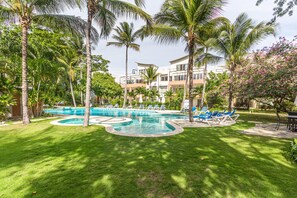 Apartment, 2 Bedrooms, Smoking, Balcony | Garden