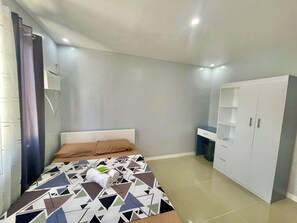 2 habitaciones, tabla de planchar con plancha, wifi y ropa de cama 