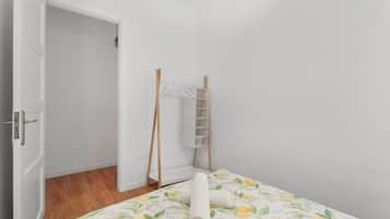 1 habitación, tabla de planchar con plancha, wifi y ropa de cama