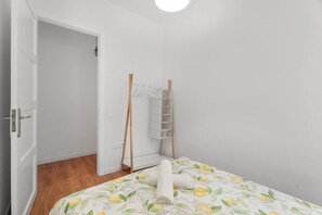 1 habitación, tabla de planchar con plancha, wifi y ropa de cama