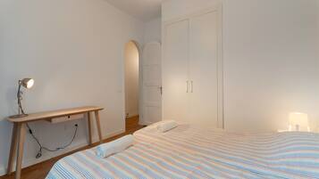 3 slaapkamers, een strijkplank/strijkijzer, wifi, beddengoed