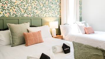 6 slaapkamers, een strijkplank/strijkijzer, reisbedje, gratis wifi