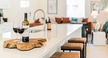 NEW! Pool, Hot tub, Firepit, Game Room, 8 min 2 DT