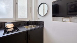 公寓 | 私人廚房 | 咖啡機/沖茶器、電冰箱、微波爐、電熱水壺