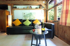 Chalet, Patio, Garden View | Living area