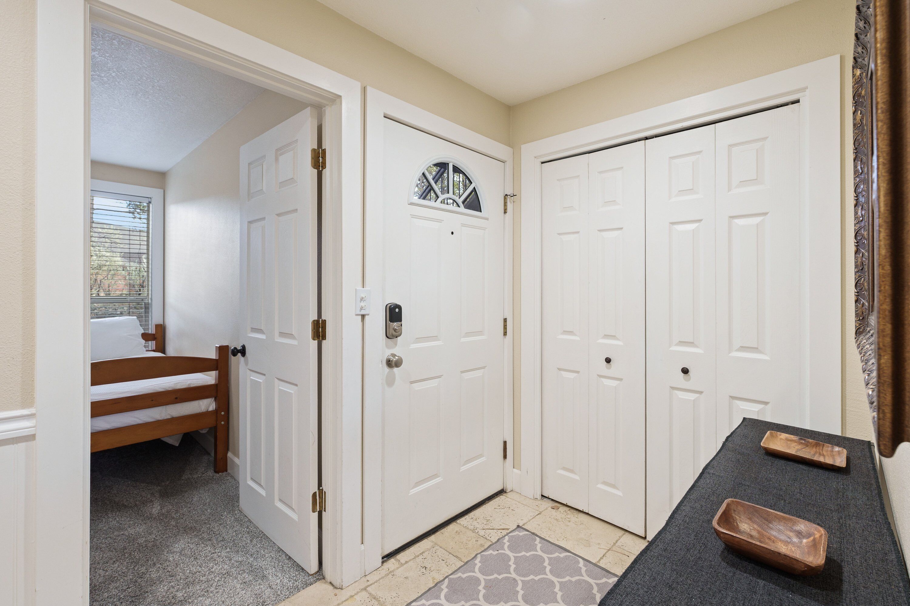 2 chambres, fer et planche à repasser, Wi-Fi gratuit, draps fournis