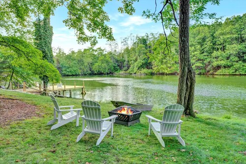 Private Cozy 2BR Lakefront, 200-Acre Estate