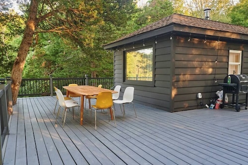 Private Cozy 2BR Lakefront, 200-Acre Estate