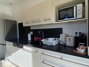 Mikrowelle, Ofen, Herdplatte, Geschirrspüler