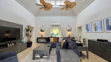Villa, 2 Bedrooms | Living area
