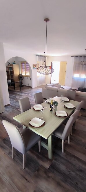 Dining - Holiday home "Villa Mameli" with a view of the sea (Calasetta)
