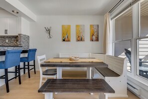 Dining - Mountain Comfort Steps From the Action (Keystone)
