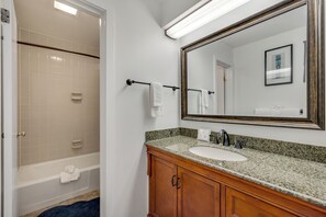 Hair dryer - Mountain Comfort Steps From the Action (Keystone)