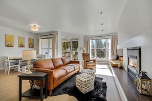 Télévision, cheminée