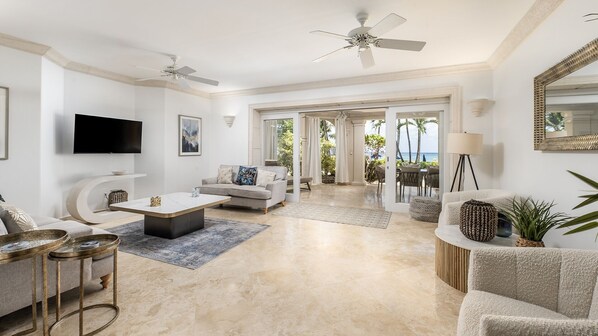 Condo, 3 Bedrooms | Living area