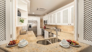 Condo, 3 Bedrooms | Private kitchen