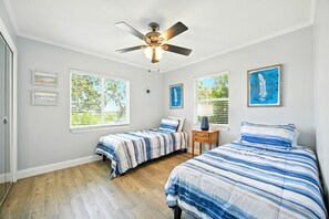 2 bedrooms, desk, iron/ironing board, WiFi