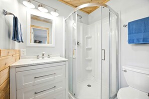 Dusche, Haartrockner, Handtücher