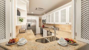 Condo, 2 Bedrooms | Private kitchen | Fridge, oven